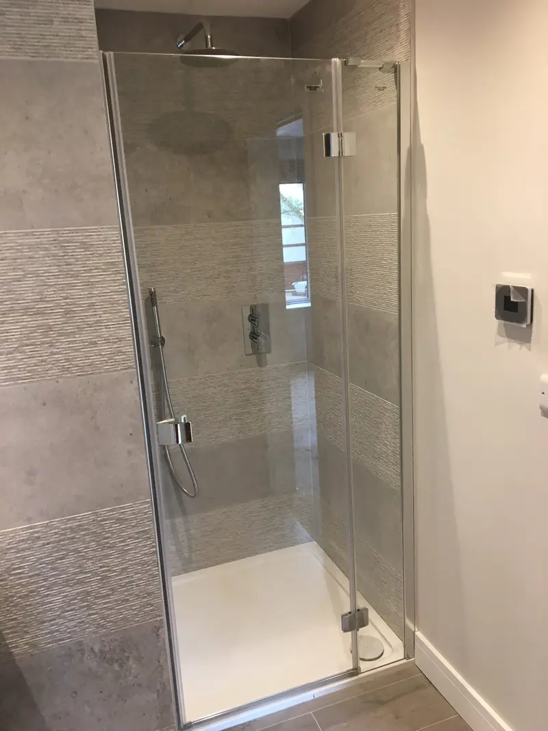 Completed bathroom installation by C Hobbs Plumbing and Heating in Luton: tiling, sanitaryware and fitted brassware