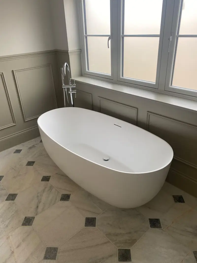 Completed bathroom installation by C Hobbs Plumbing and Heating in Dunstable: tiling, sanitaryware and fitted brassware