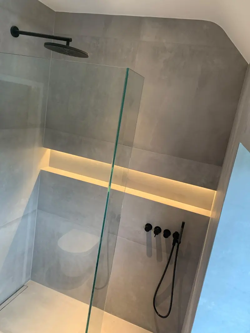 Completed bathroom installation by C Hobbs Plumbing and Heating in Luton: tiling, sanitaryware and fitted brassware