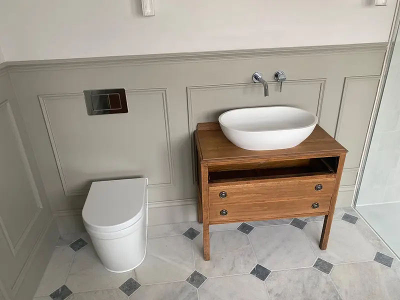 Completed bathroom installation by C Hobbs Plumbing and Heating in Luton: tiling, sanitaryware and fitted brassware