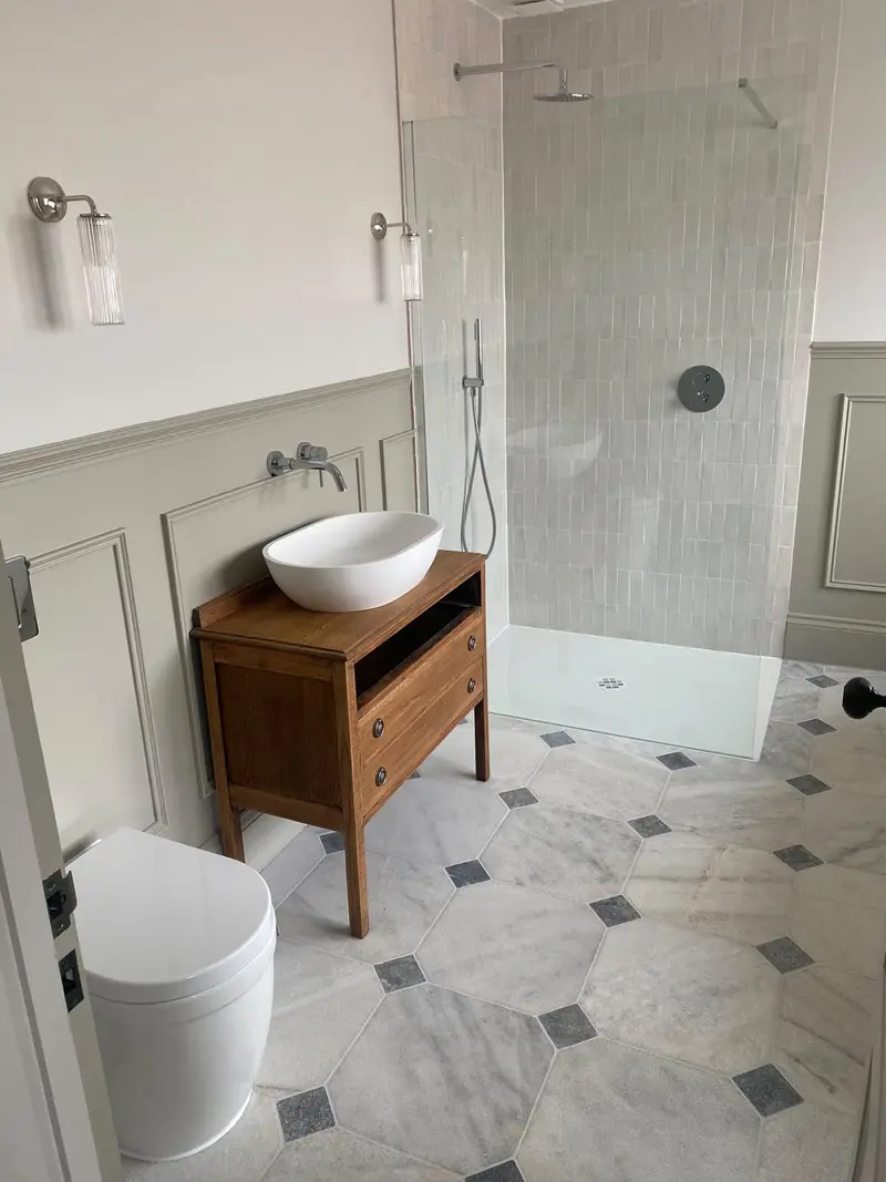 Completed bathroom installation by C Hobbs Plumbing and Heating in Bedford: tiling, sanitaryware and fitted brassware
